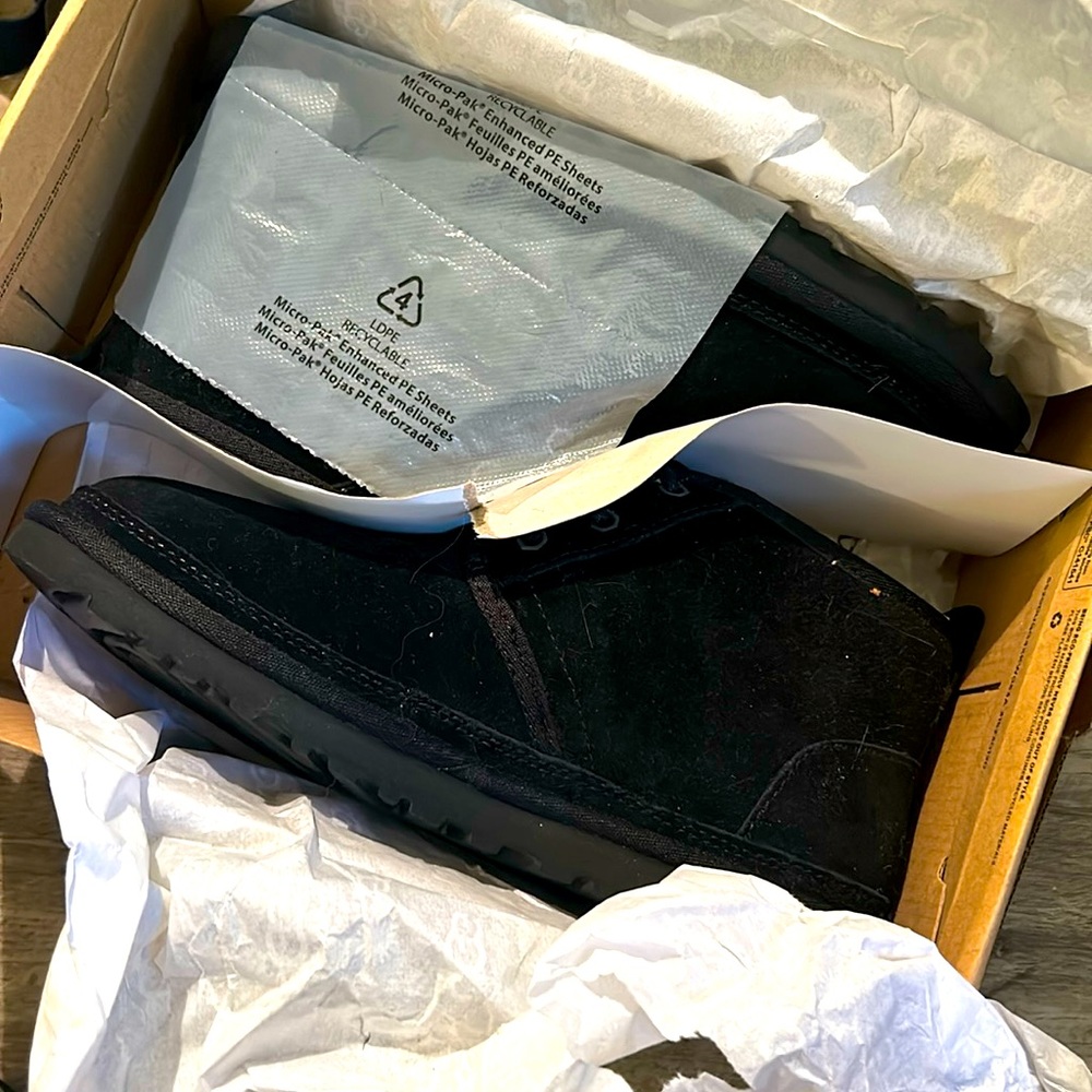 Ugg Neumel size 9, never worn once